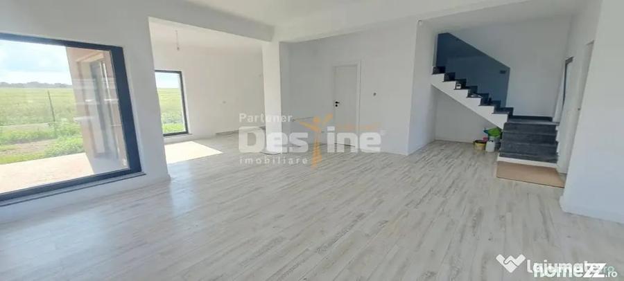 Casă cu 4 camere cu Teren 350 Mp în Miroslava
