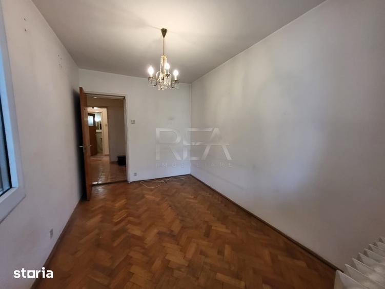Apartament cu 4 camere semidecomandat în Sălăjan