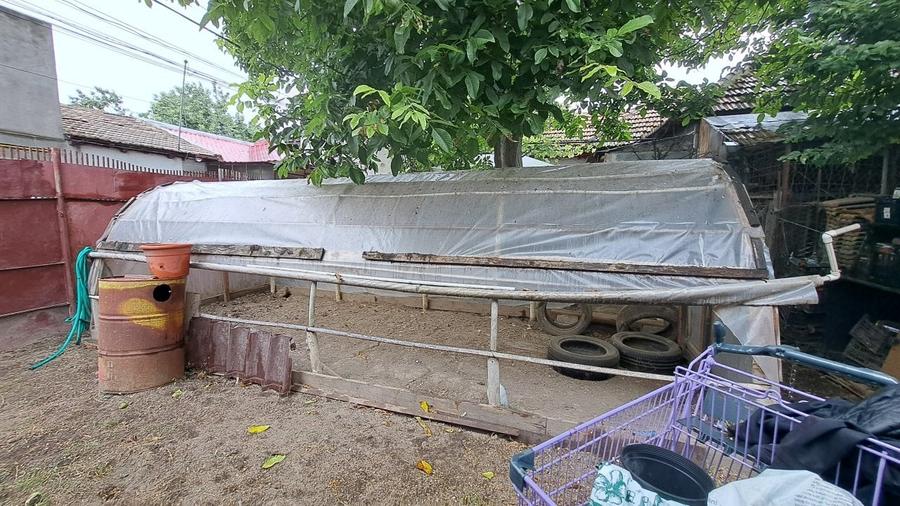 Casă individuală cu 4 camere cu Canalizare în Trocadero