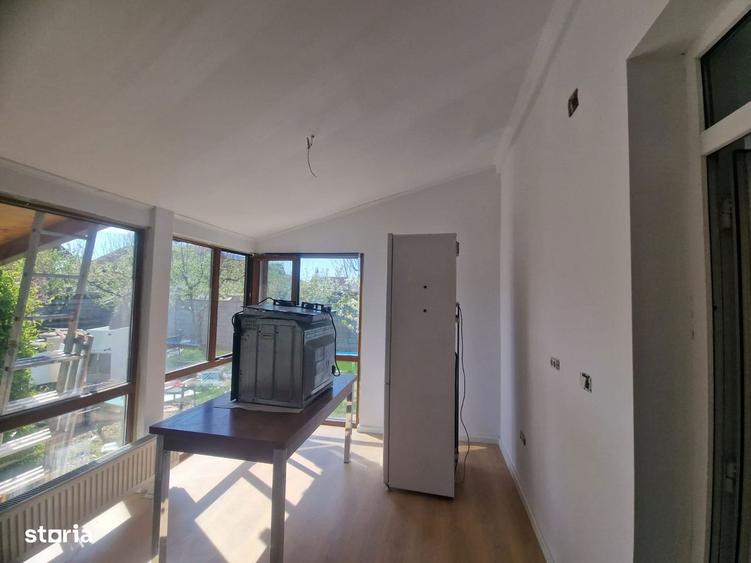 Casă cu 5 camere cu Teren 630 Mp în Dumbrăvița