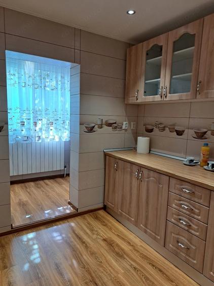 Apartament cu 3 camere decomandat în Siderurgiștilor