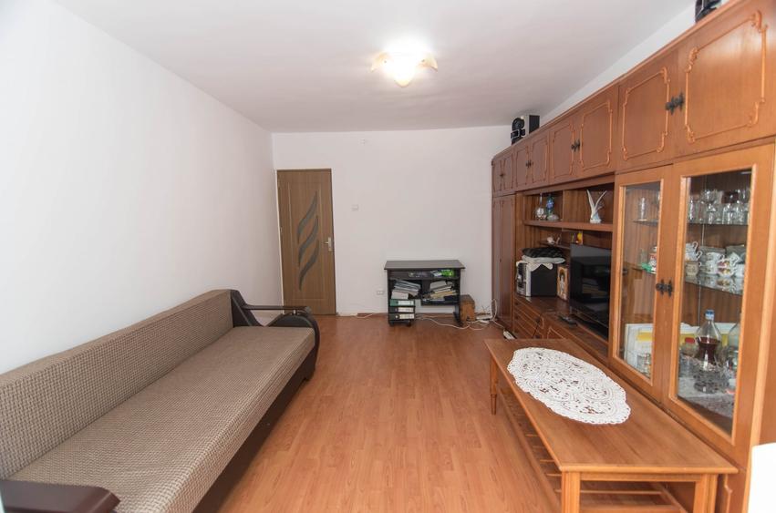 Apartament cu 2 camere decomandat în Războieni