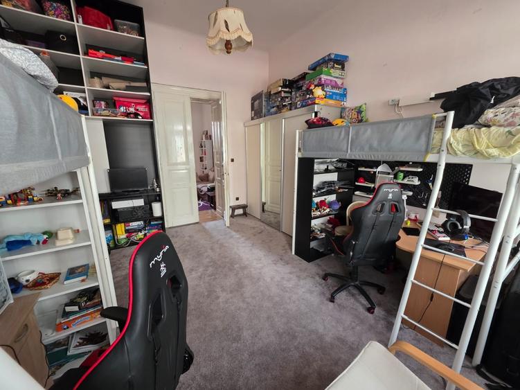 Apartament cu 4 camere circular în Elisabetin