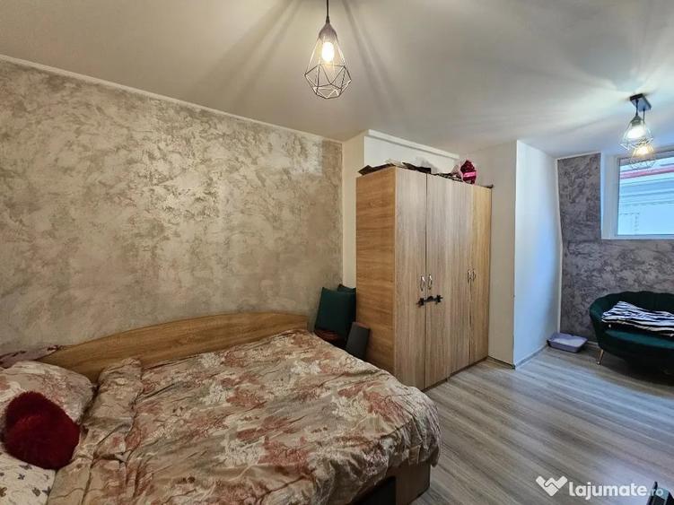 Apartament cu 6 camere decomandat în Calea Victoriei