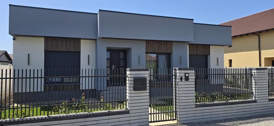Casă cu 4 camere în Sântandrei