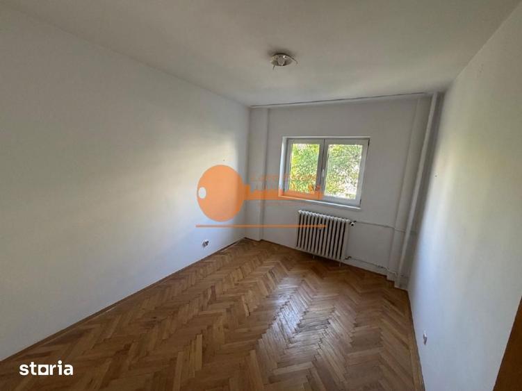 Apartament cu 4 camere decomandat, mobilat în Crângași