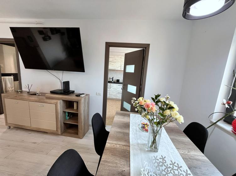 Apartament cu 3 camere decomandat în Bună Ziua