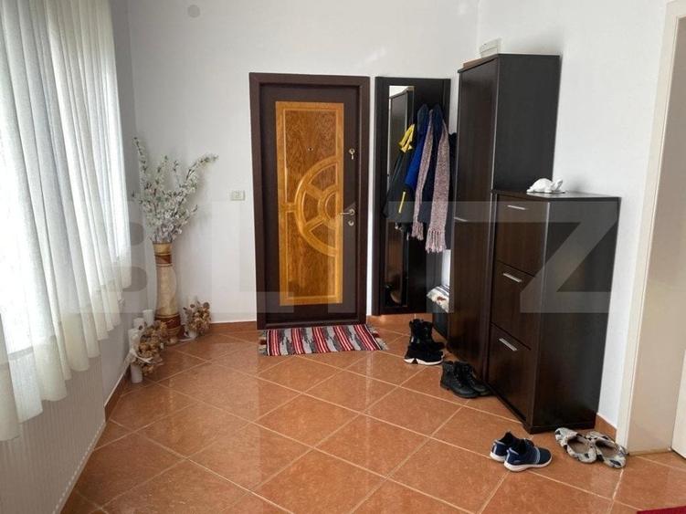 Casă individuală cu 4 camere cu Garaj în Exterior Nord