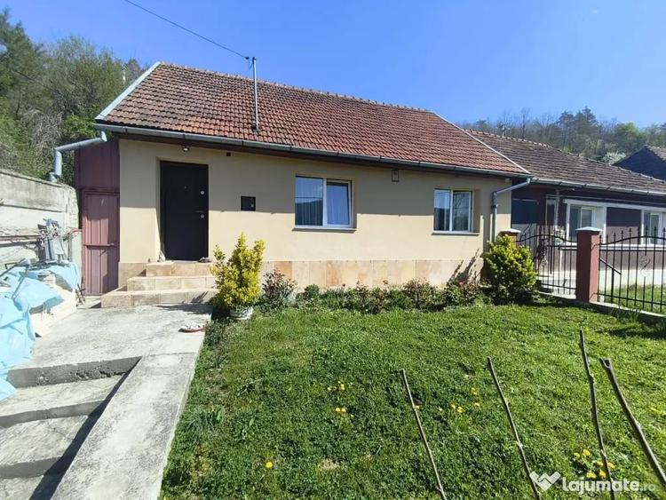 Casă cu 3 camere cu Teren 300 Mp în Muncitoresc