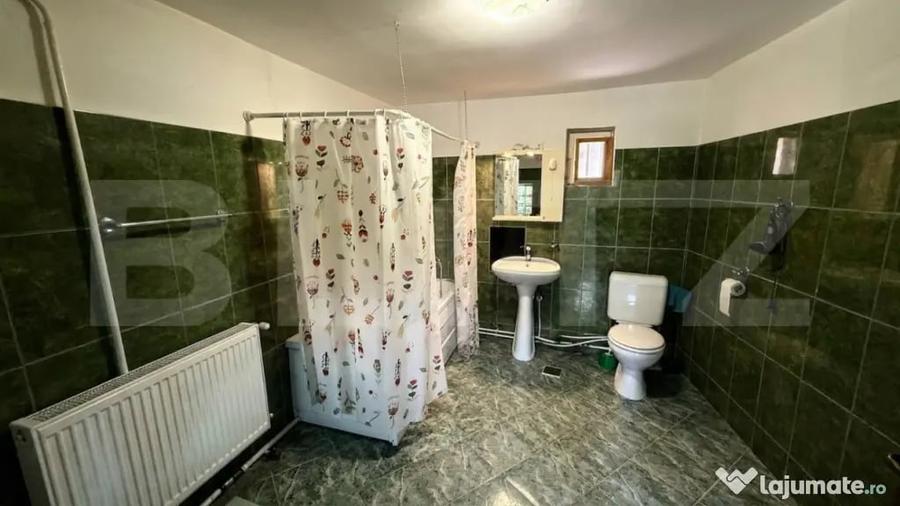Casă cu 5 camere cu Teren 382 Mp în Pietroșița