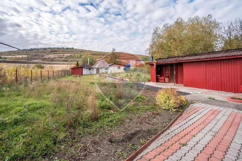 Casă individuală cu 5 camere cu Teren 3300 Mp în Vâlcele