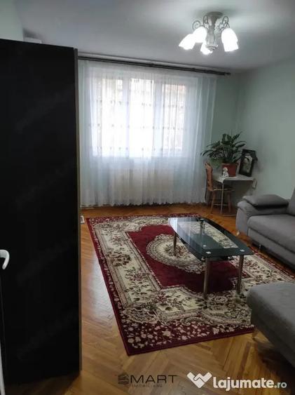 Apartament cu 3 camere semidecomandat, mobilat în Mihai Viteazul