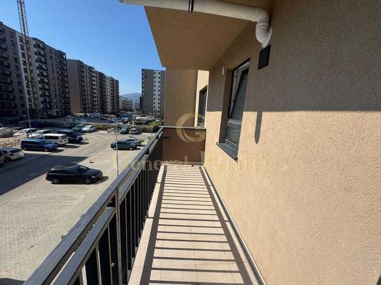 Apartament cu 2 camere decomandat în Tractorul