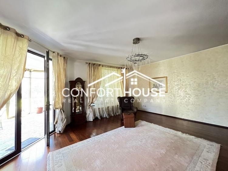 Duplex cu 7 camere cu Canalizare în Iancu Nicolae