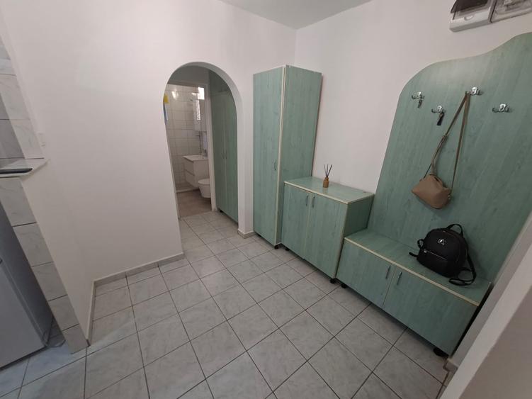 Apartament cu 2 camere decomandat în Podul de Fier