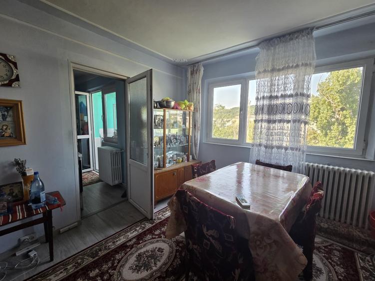 Apartament cu 2 camere nedecomandat în Mircea cel Bătrân