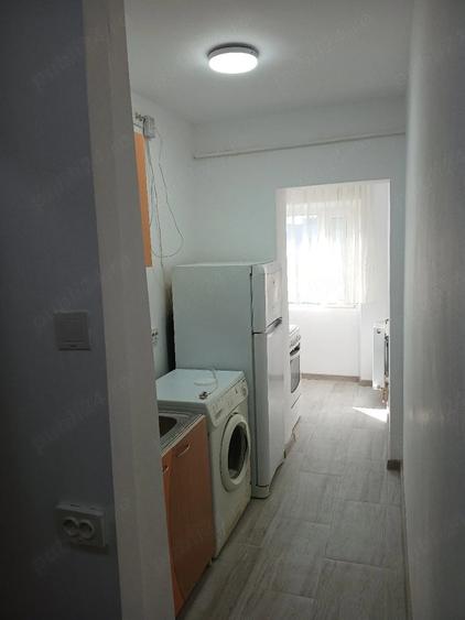 Garsonieră decomandată în 9 Mai