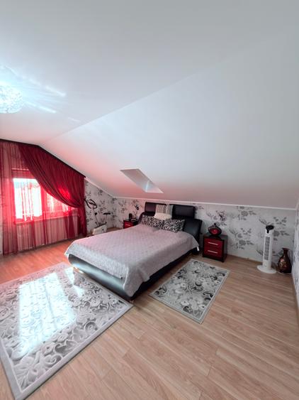 Casă individuală cu 8 camere cu Teren 1200 Mp în Cătămărești-Deal