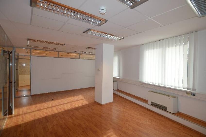 Birou, de 420 mp, în Universitate