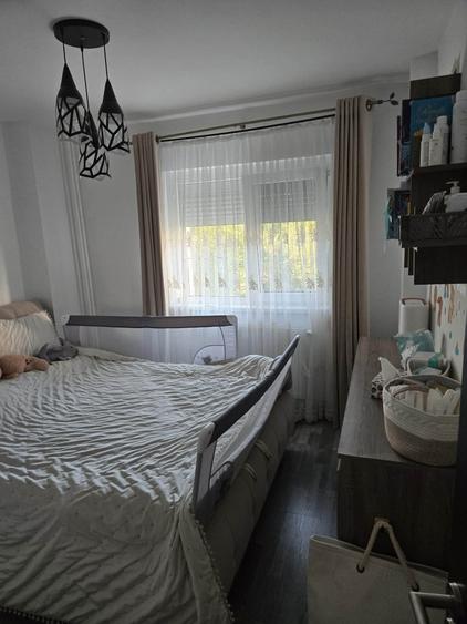 Apartament cu 3 camere semidecomandat în Dristor