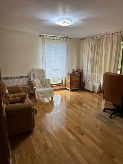 Casă cu 4 camere în Lupești