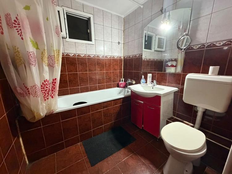 Apartament cu 4 camere semidecomandat, mobilat în Dristor