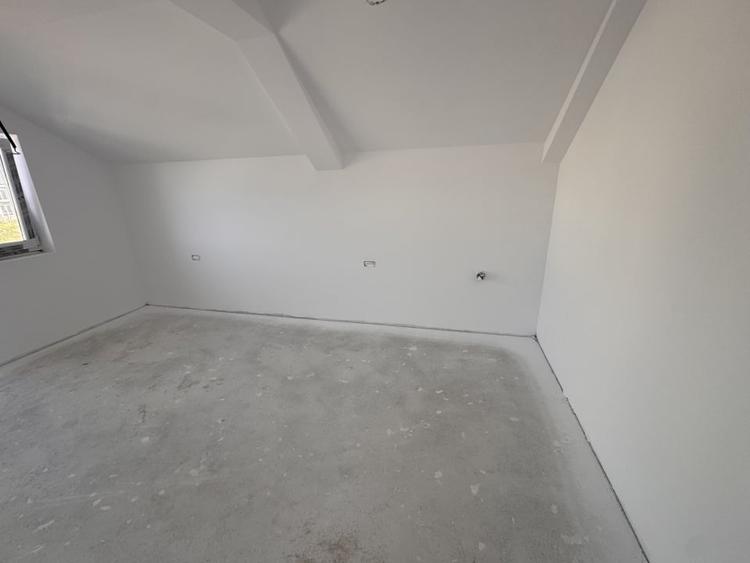 Casă individuală cu 5 camere cu Teren 500 Mp în Bucovăț (Remetea Mare)