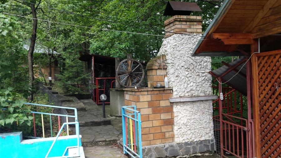Casă individuală cu 5 camere cu Canalizare în Gura Beliei