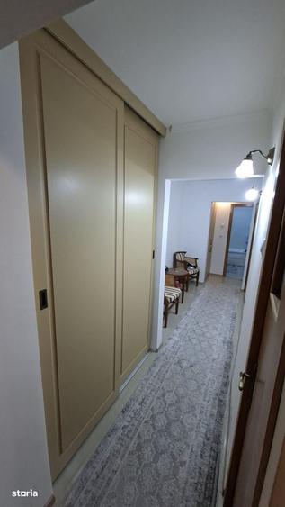 Apartament cu 3 camere decomandat în Eremia