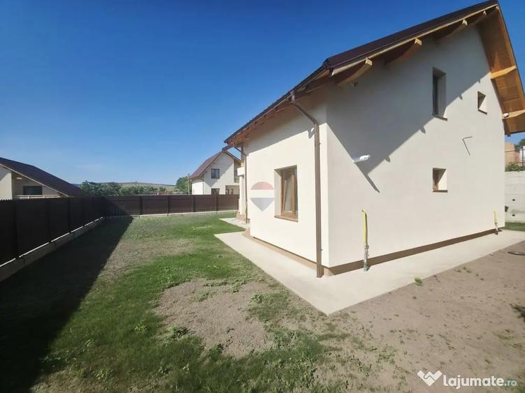 Casă cu 4 camere cu Teren 550 Mp în Calea Romanului