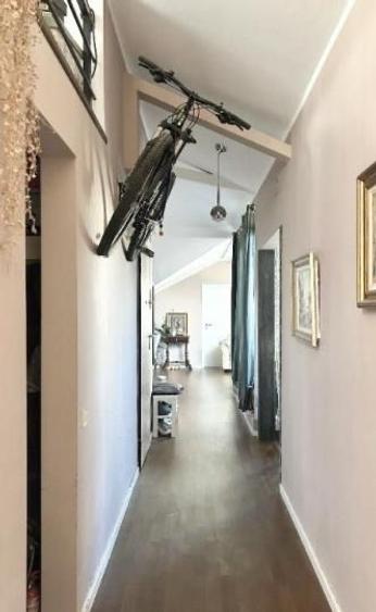 Apartament cu 4 camere semidecomandat în Unirii