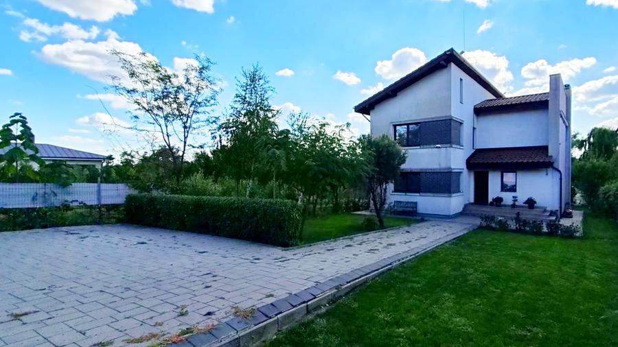 Casă individuală cu 4 camere cu Garaj în Petrăchioaia