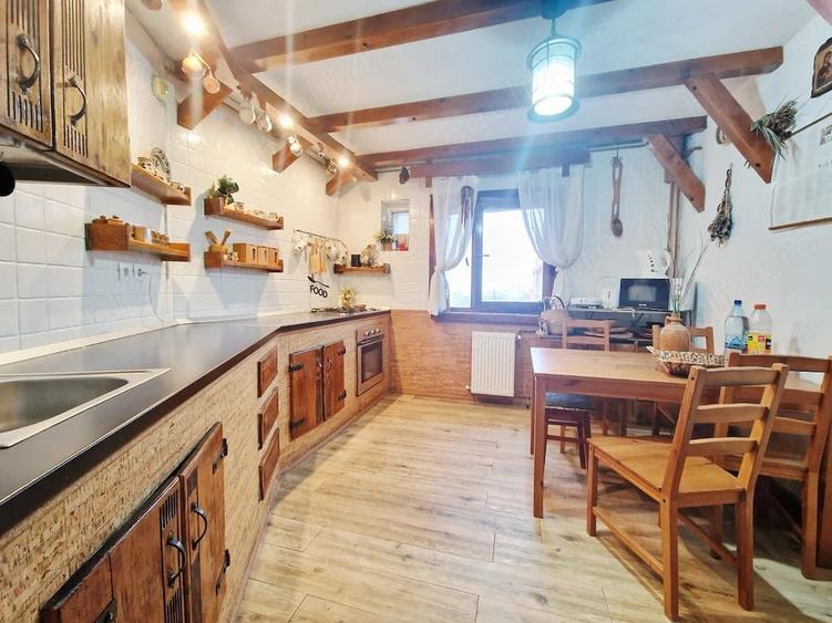 Apartament cu 4 camere decomandat în Est