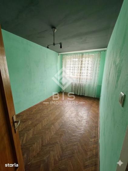 Apartament cu 3 camere semidecomandat în Decebal