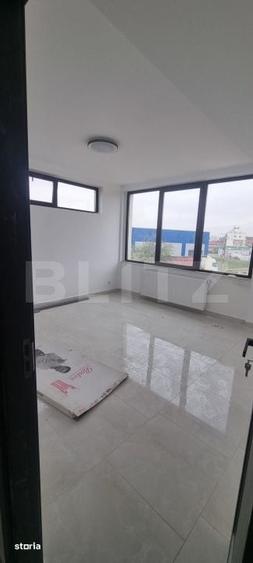 Spațiu comercial, de 1,000 mp, în Central