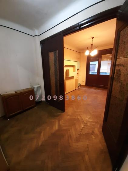 Apartament cu 3 camere semidecomandat în Sala Palatului
