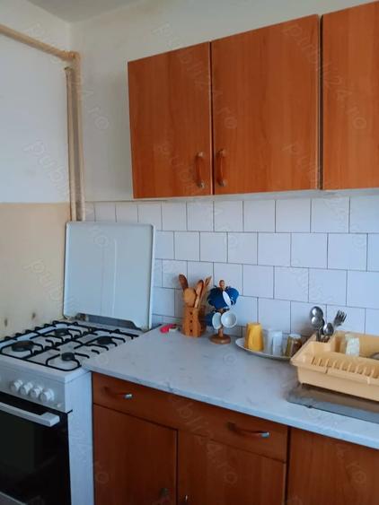Apartament cu 3 camere semidecomandat în Pieții