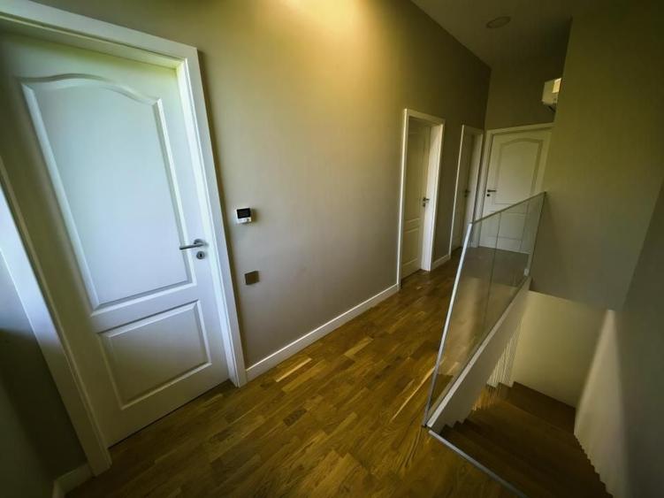 Casă individuală cu 4 camere cu Canalizare în Bucium