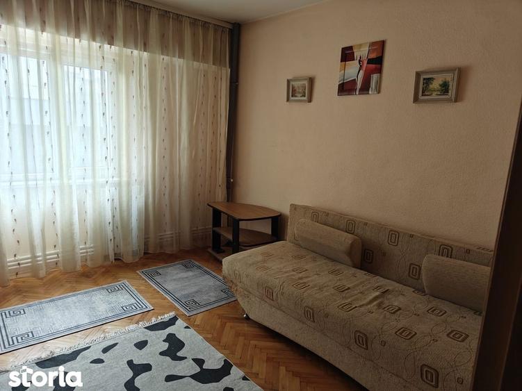 Apartament cu 3 camere, mobilat în Casa de Cultură