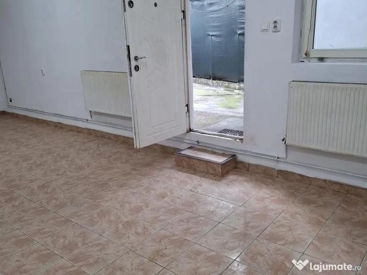 Casă cu 5 camere în Fundeni