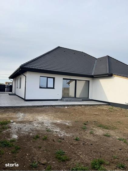 Casă cu 4 camere cu Teren 380 Mp în Sânandrei