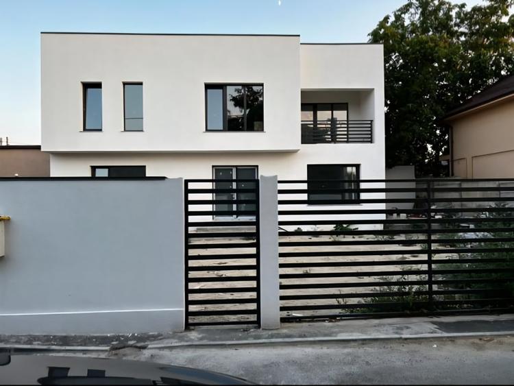 Casă individuală cu 4 camere cu Teren 350 Mp în Aeroport