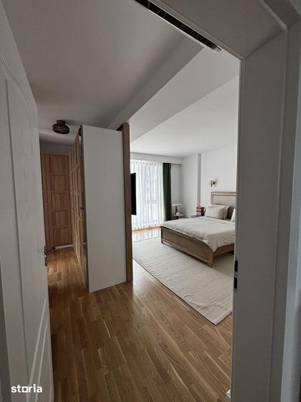 Casă cu 5 camere cu Teren 265 Mp în Mogoșoaia