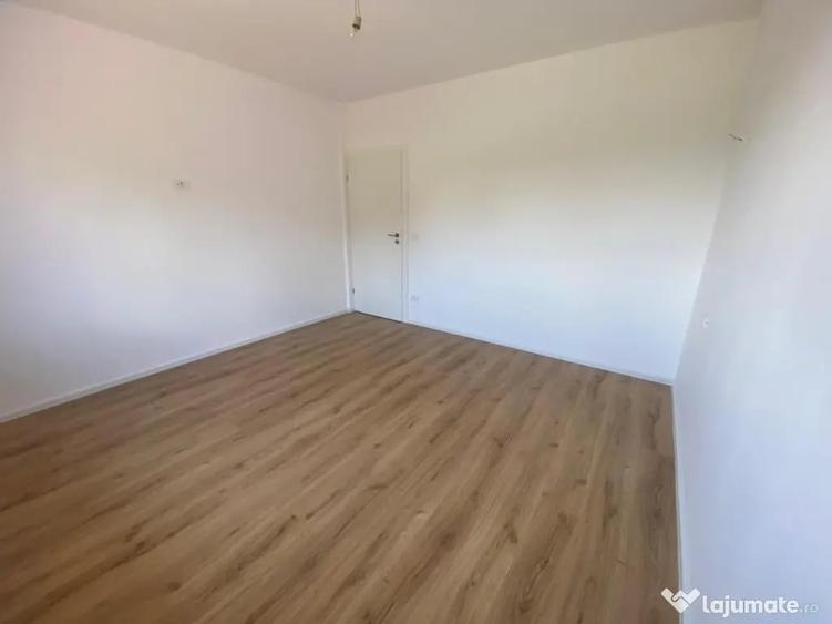 Casă cu 3 camere în Valea Adâncă