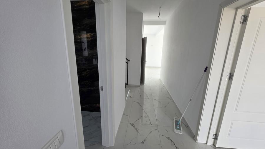 Duplex cu 5 camere cu Canalizare în Dumbrăvița