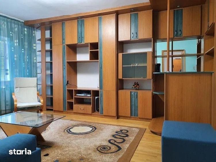 Apartament cu 3 camere decomandat în Vitan