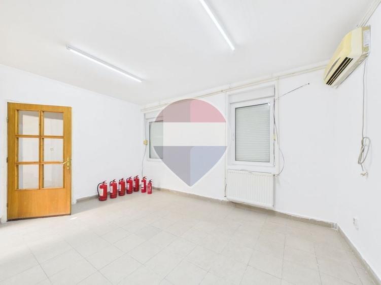 Casă cu 8 camere cu Teren 174 Mp în Nerva Traian