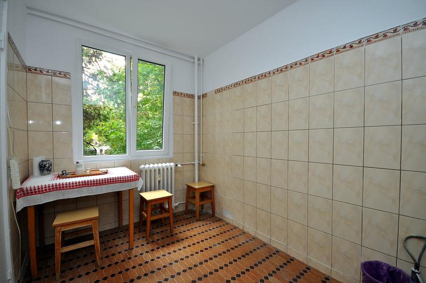 Apartament cu 3 camere decomandat în Drumul Taberei