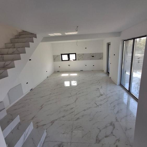 Casă cu 3 camere în Berceni
