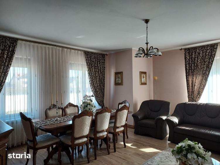 Casă cu 5 camere cu Teren 1800 Mp în Moara